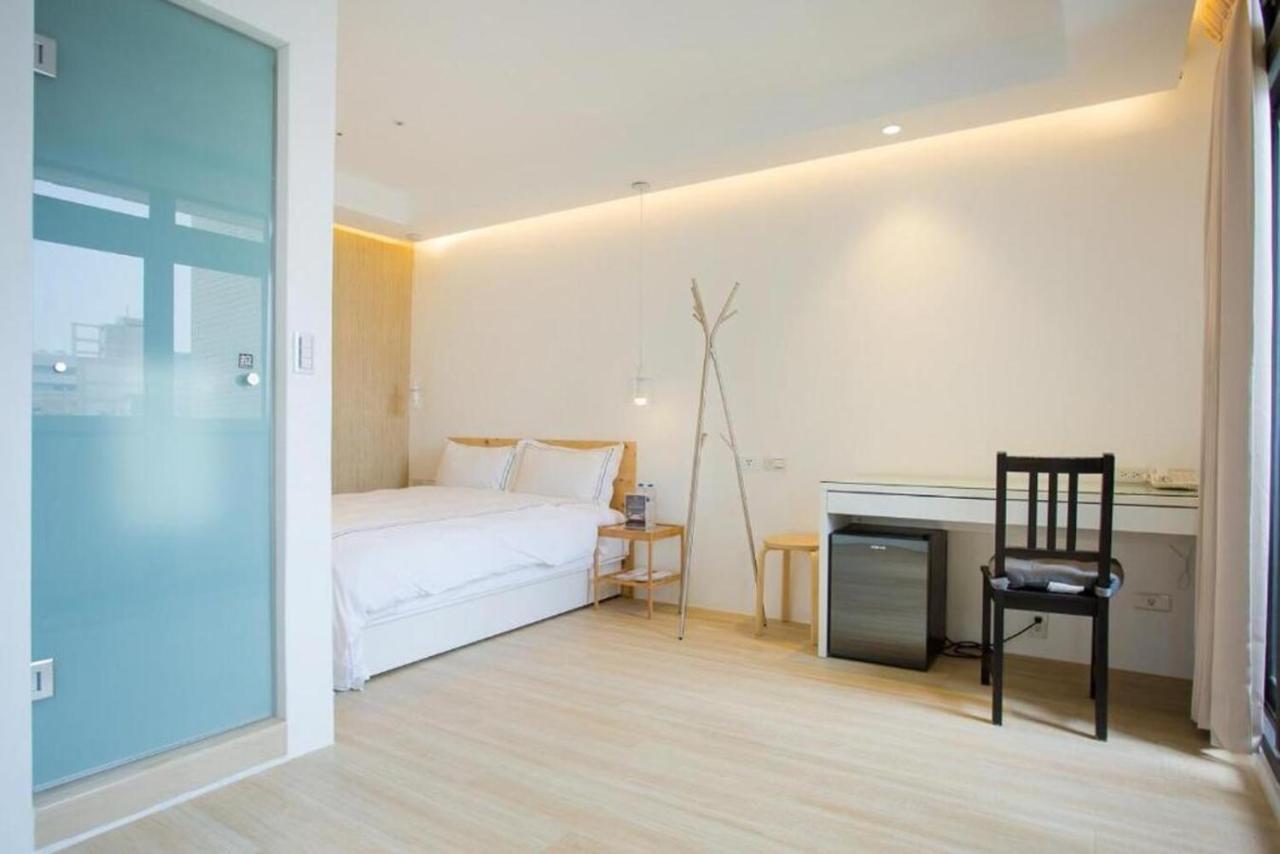 Mini West Hotel Тайчжун Екстер'єр фото