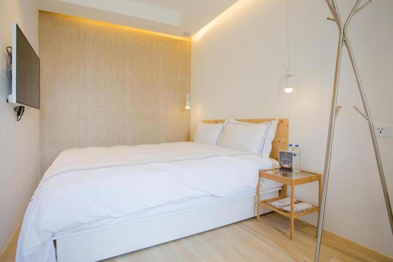 Mini West Hotel Тайчжун Екстер'єр фото