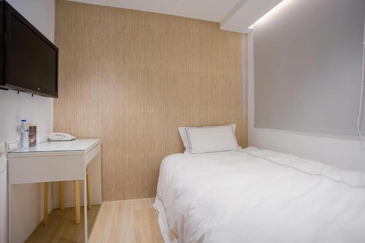 Mini West Hotel Тайчжун Екстер'єр фото