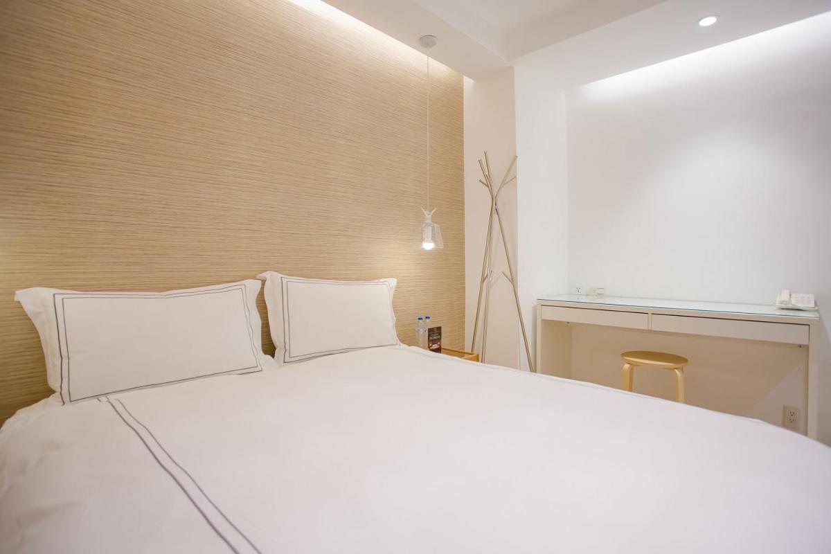 Mini West Hotel Тайчжун Екстер'єр фото